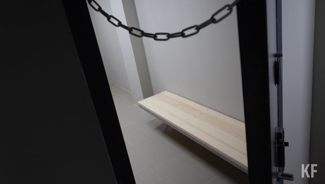 Аппаратуру парень сорвал в подъезде дома 43-го комплекса.