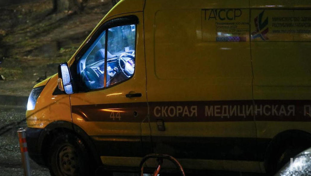 Пациенты поступили в больницу с болевым суставным синдромом и кашлем.