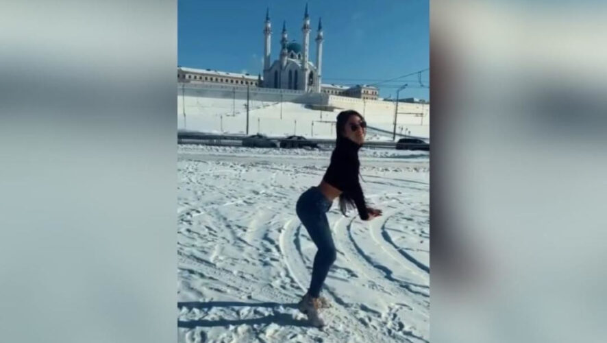 Пользователи под видео просят не танцевать у мечети и удалить TikTok.