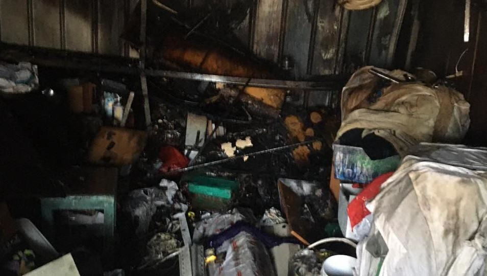 Горели два гаража.