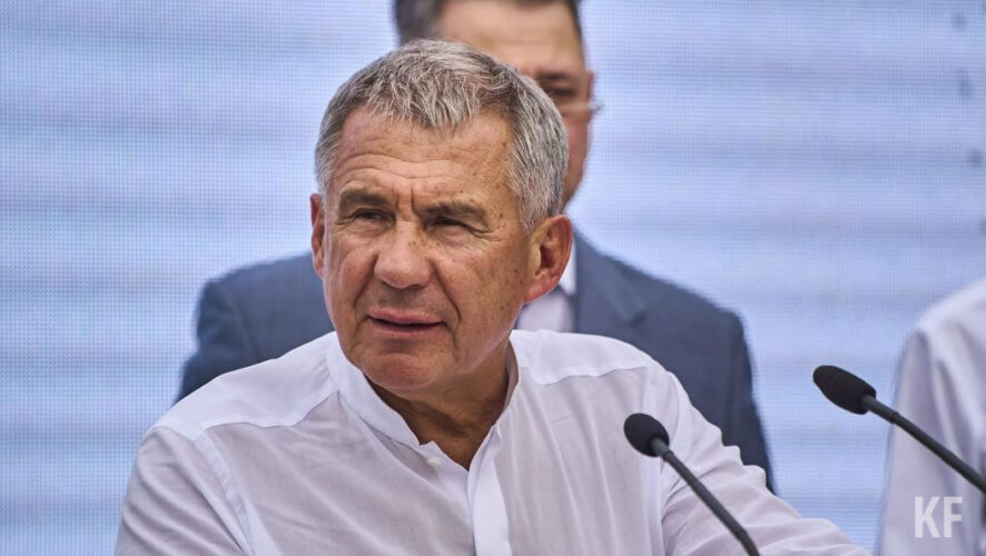 При этом он включил в него пять человек.