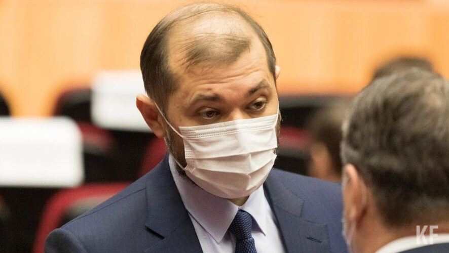 За его кандидатуру проголосовали единогласно.