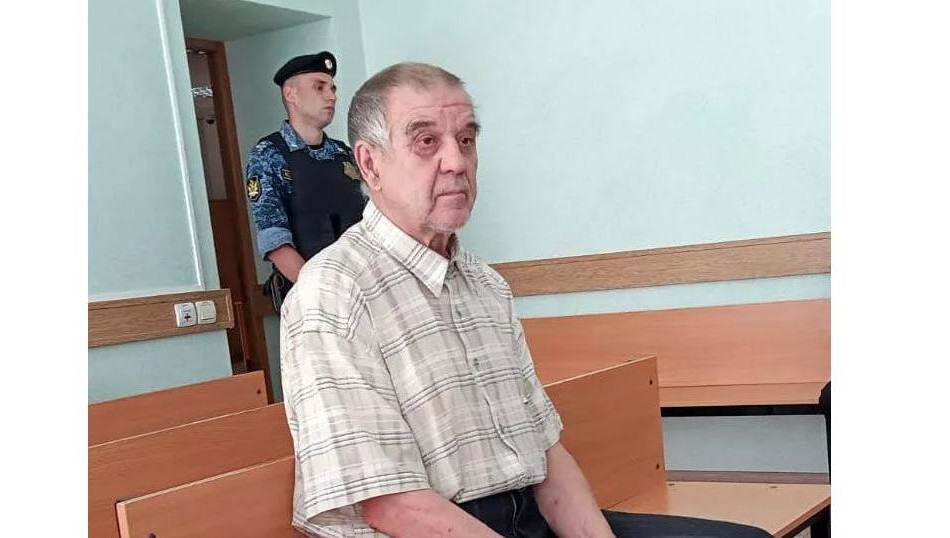 Перед тем как отправиться под домашний арест