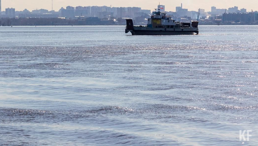 Грузовое судно направлялось в Казань.