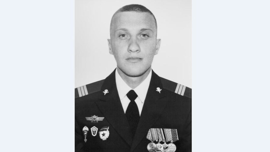 Ему было 28 лет.