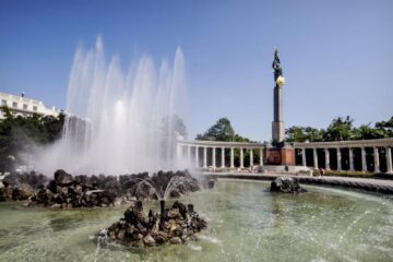 Монумент воздвигнут в память о 38 000 советских солдат