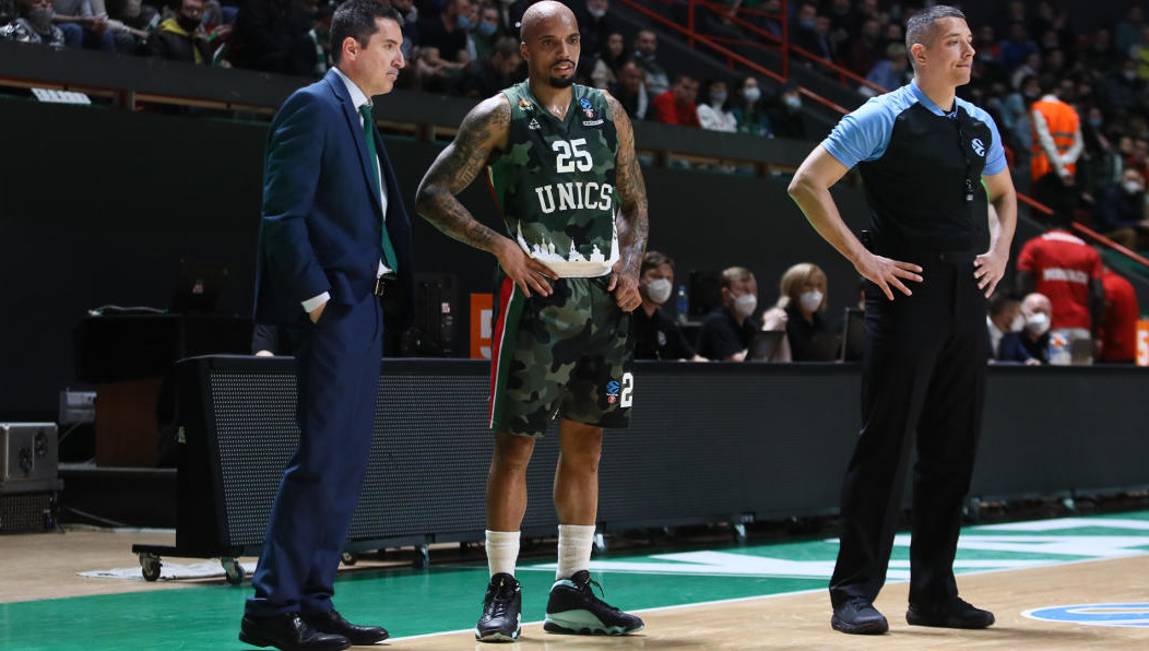 Игрок продолжит карьеру в Японии.