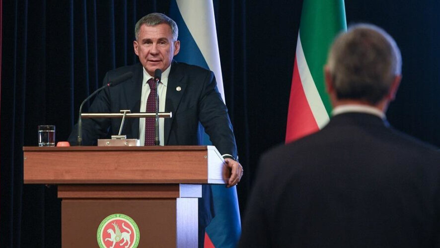 Президент Татарстана отчитал Романа Шайхутдинова за попытку спихнуть работу министерства на районы.