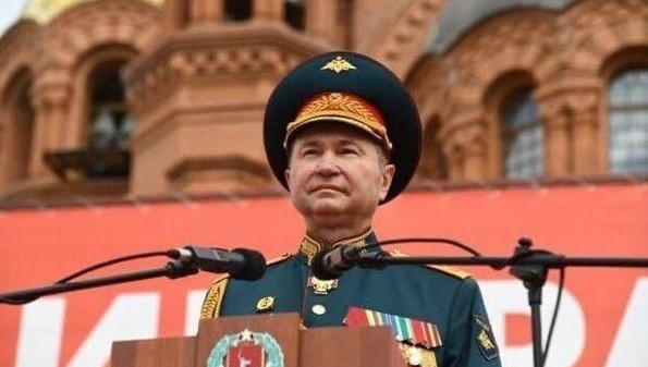 Генерал командовал 8-й армией и руководил подразделениями в боях за Мариуполь.