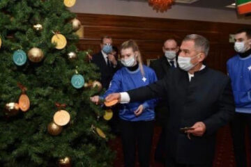 Президент республики принял участие в добровольческой новогодней акции «Елка желаний».