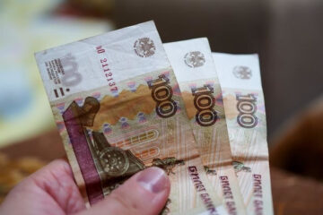 В организации выдали сотрудникам почти 200 тысяч рублей. Долг погасили лишь частично.