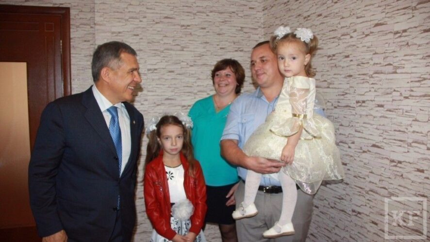 Сегодня  президент Татарстана Рустам Минниханов посетил многофункциональный центр в Больших Яках – он принял участие в его открытии