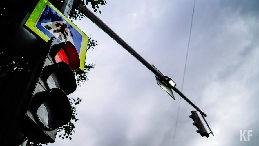 Пенсионер переходил дорогу в неположенном месте.