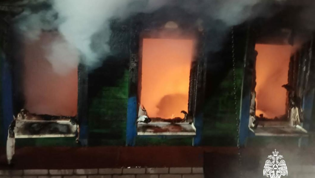 Причина пожара устанавливается.