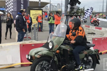 Президент проехался на мотоцикле «Урал» во главе колонны.