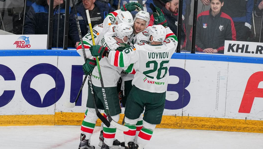 Дела у казанцев пошли в гору. «Ак Барс» выиграл первый матч в Нижнекамске и повел в серии до четырех побед. Спортивный обозреватель KazanFirst Артур Еникеев увидел типичный почерк тренера.