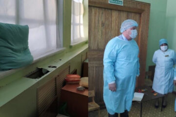 Дмитрий Иванов поручил дополнительно утеплить окна и взять на контроль качество блюд.