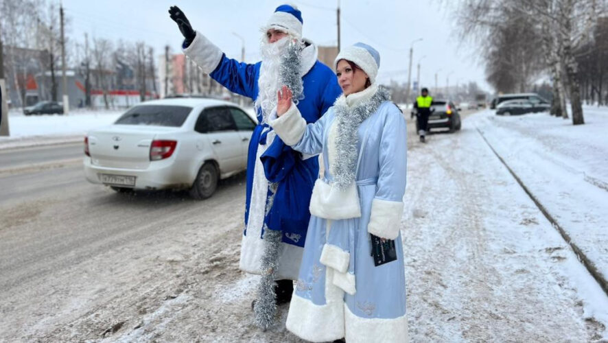 Автолюбители рассказывали стихи и пели песни сказочным героям.