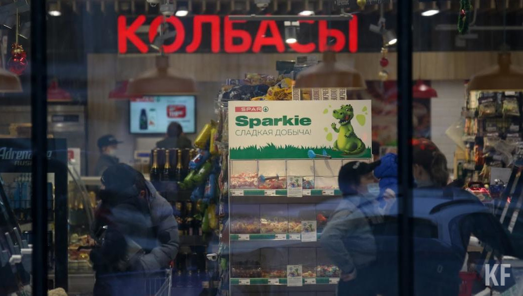 Больше всего в РФ подорожают продовольственные товары.