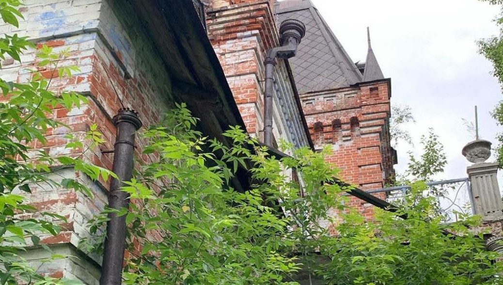 Скандал вокруг земельного участка продолжается.