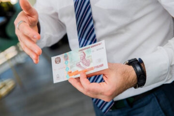 Российский проект «РубльСувенир» завершает подготовку к выпуску эксклюзивных банкнот с авторскими гравюрами. Столица Татарстана