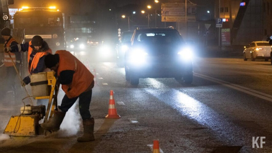 Также специалисты займутся устройством опор освещения и заменой ламп.