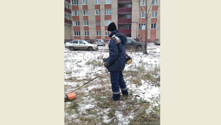 Откуда у мужчины инвентарь - остается загадкой.