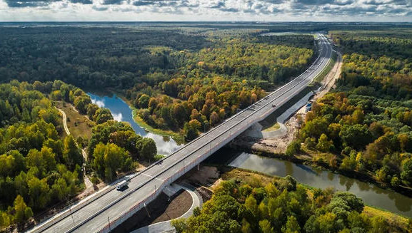 Для владельца легкового автомобиля поездка обойдется в 2821 рублей.