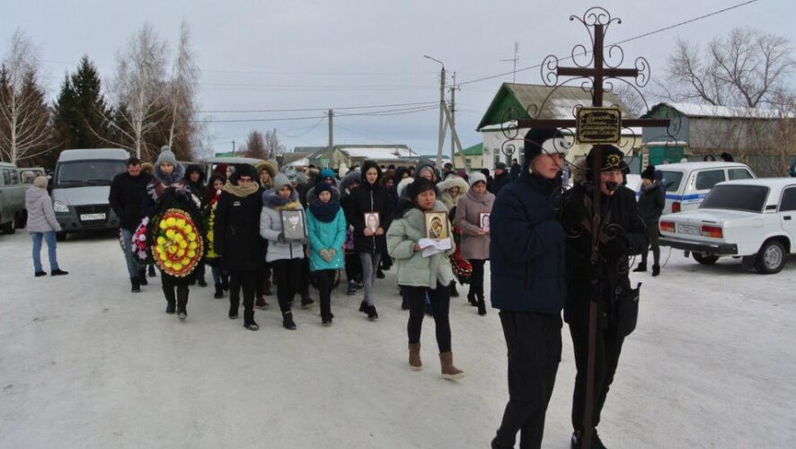 Девушки обрели последнее пристанище на кладбище в родном посёлке Алексеевское.