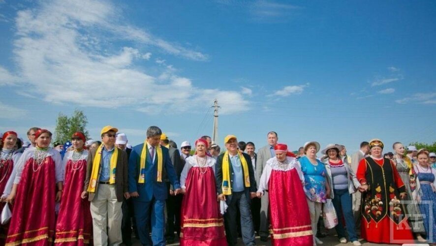 Сегодня более 150 коллективов из Татарстана и России приняли участие в традиционном празднике русского фольклора «Каравон» в селе Русское Никольское Лаишевского района РТ.