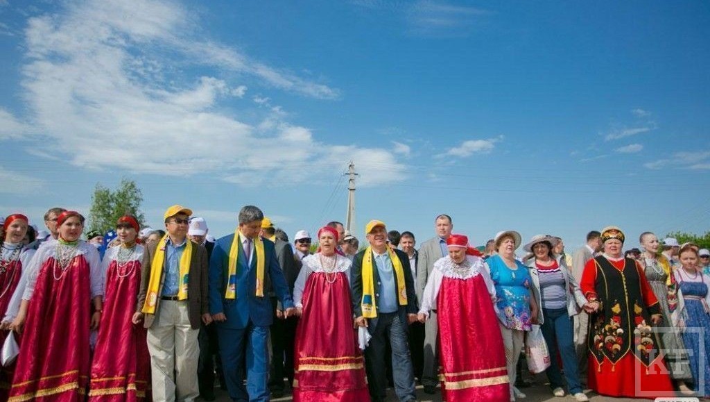 Сегодня более 150 коллективов из Татарстана и России приняли участие в традиционном празднике русского фольклора «Каравон» в селе Русское Никольское Лаишевского района РТ.