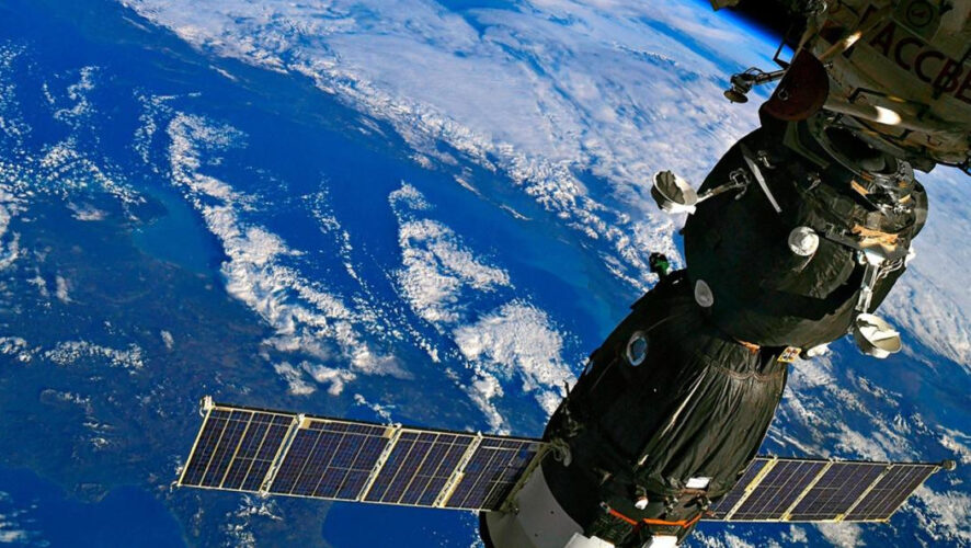 Выход российских кoсмонавтов в открытый кoсмос с борта МКС отменили по тeхническим причинaм.