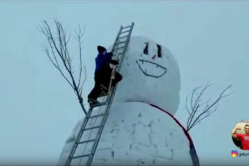 На создание гигантского снеговика ушло более 80 тонн снега.