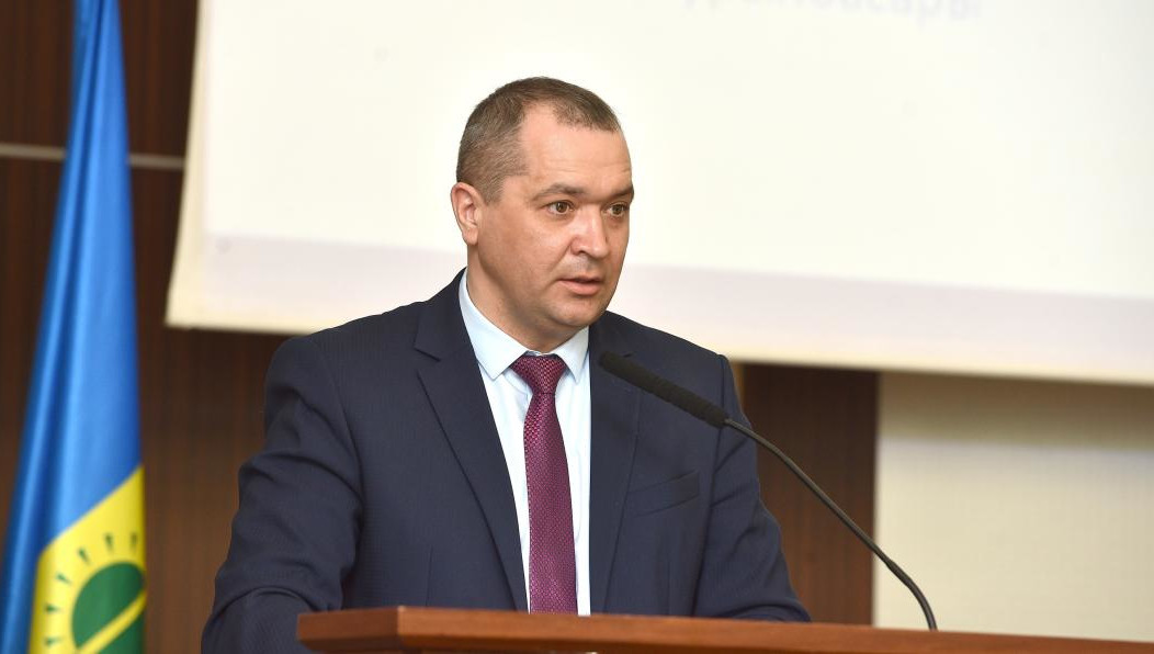 Чиновнику предложили новое место работы.