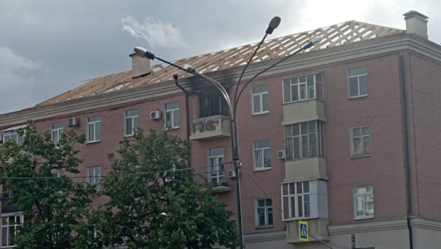 Стропильные системы установлены над первым и вторым подъездами.