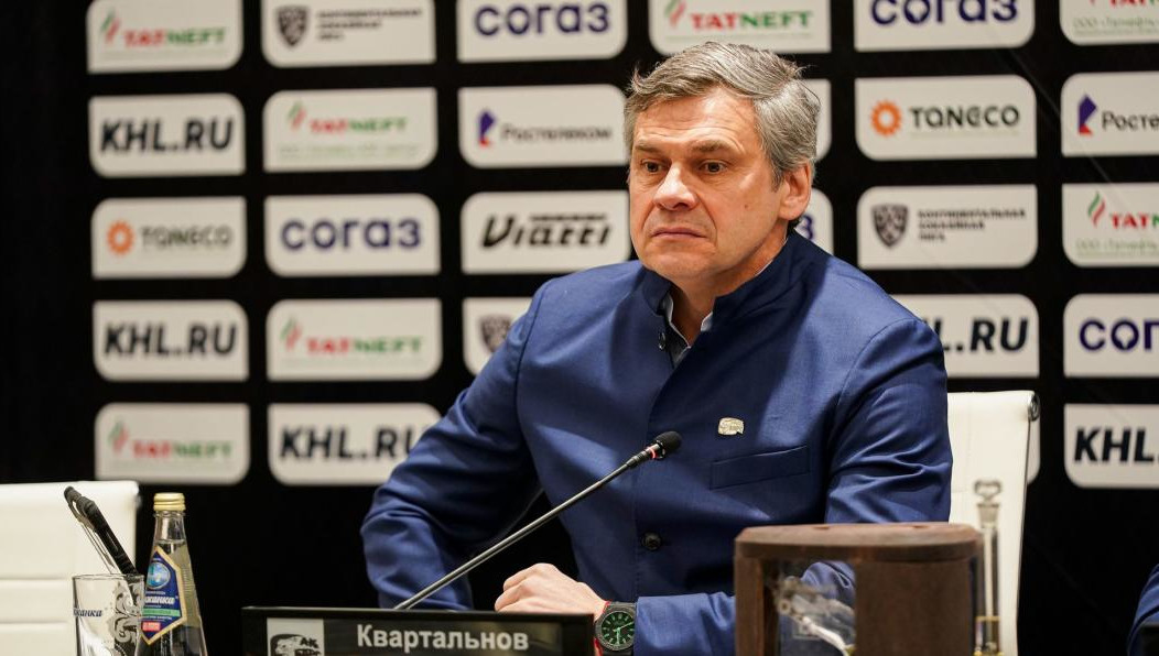 Главный тренер «Ак Барса» рассказал о команде перед стартом турнира и о состоянии Даниса Зарипова.