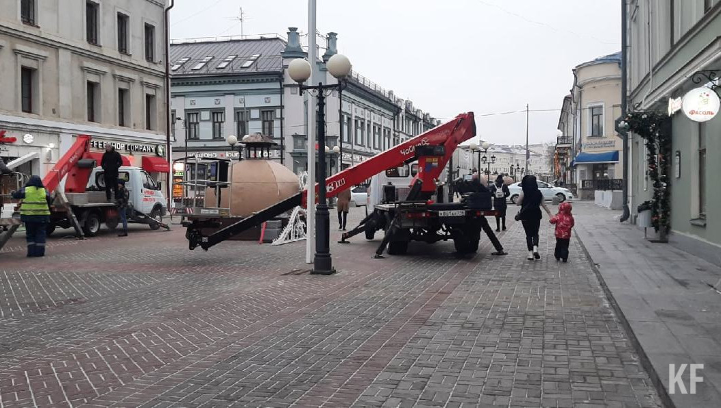 Металлическая арка стала настоящей традицией для горожан.