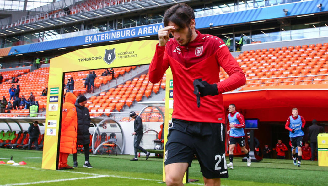 Игрок подписал контракт до конца этого сезона.