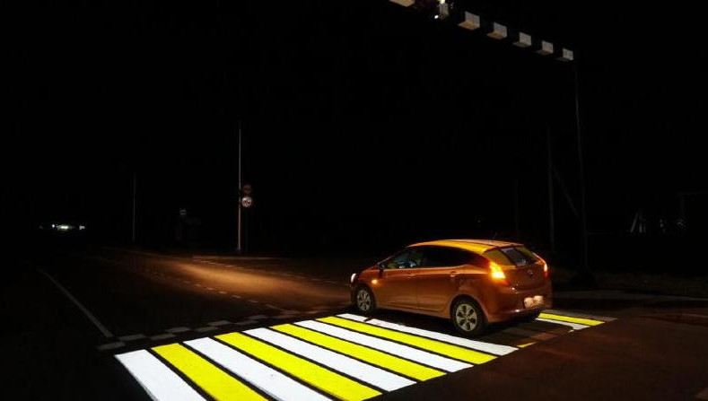 Часть этой суммы будет направлена на закупку проекторов и другой техники.