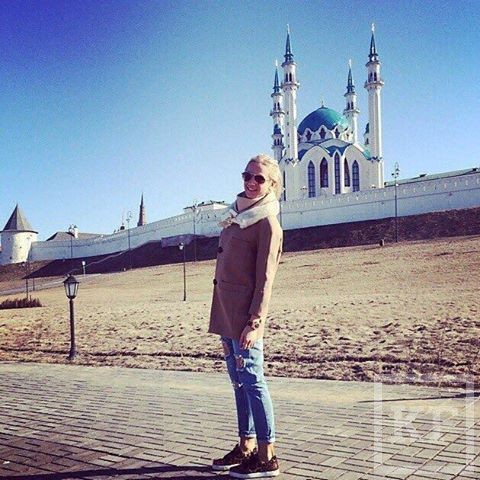 бывшая участница реалити-шоу «Дом-2» Ольга Бузова поддержала Казань в борьбе за право оказаться на новых купюрах в 200 рублей. Она