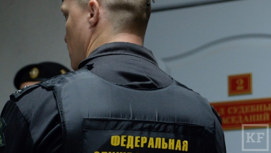 Микроавтобус «Соболь» арестовали судебные приставы у «Водоканала» Казани