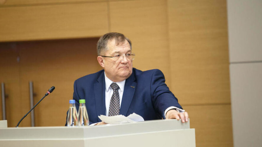 Речь идет о навязывании подрядчику договора со сторонней фирмой.