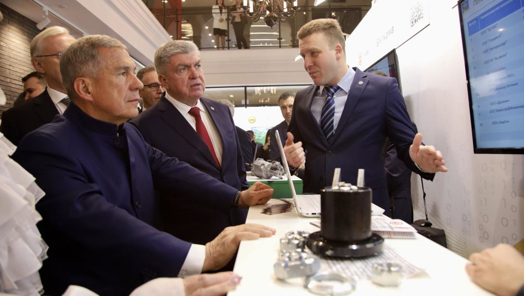 На отчетной сессии горсовета Челнов раис Татарстана поблагодарил бизнес города за поддержку экономики республики. А для властей наметил направления