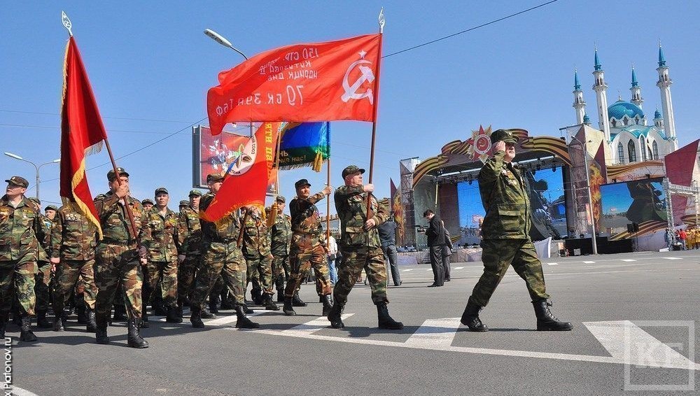 Военный парад на площади Свободы в Казани