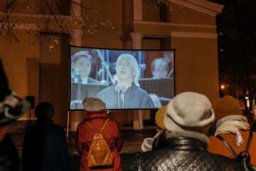 В казанском сквере имени Аксенова состоялся вечер памяти российского оперного певца Дмитрия Хворостовского