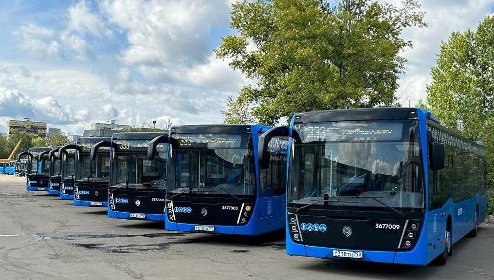 Технику выполнили в фирменном стиле столичного транспорта.