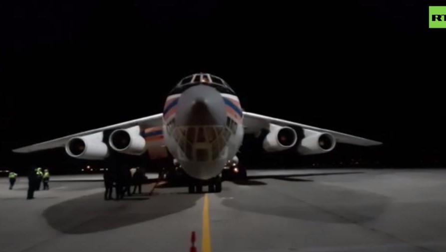 На борту находится мобильная лаборатория.