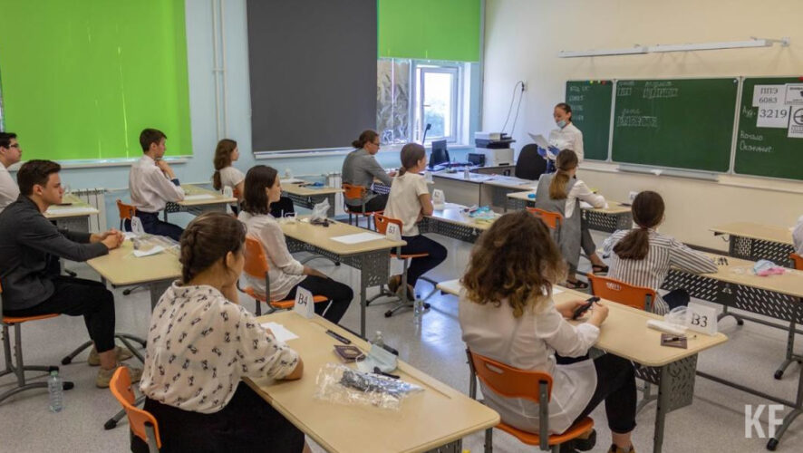 В этом году в республике выросли цены на школьную форму для мальчиков и рюкзаки.