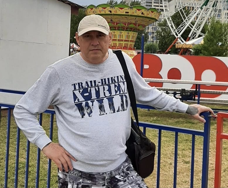 финансиста и экстрасенса.