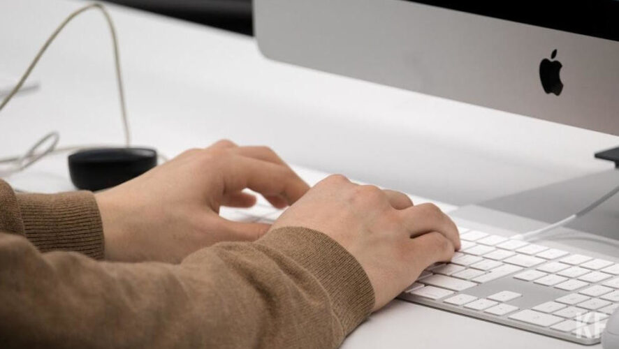 Пользователь может стать впоследствии невольным соучастником DDoS-атак или майнинга криптовалюты.